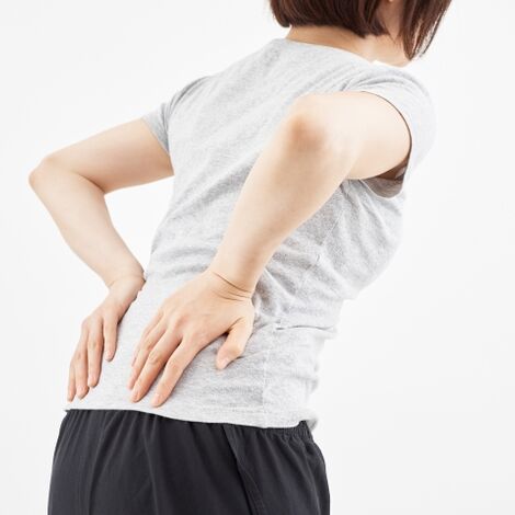 腰痛の女性