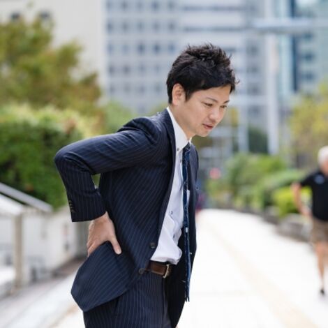 腰痛のサラリーマン